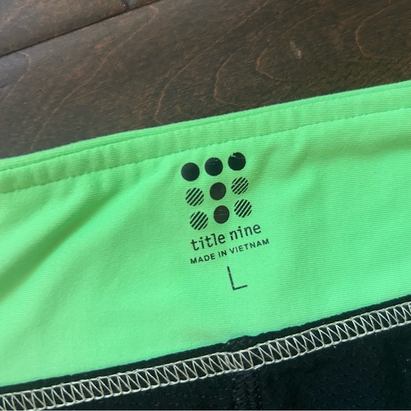 EXCLNT women’s Title Nine green black tennis golf skort skirt stretch L - Picture 3 of 7